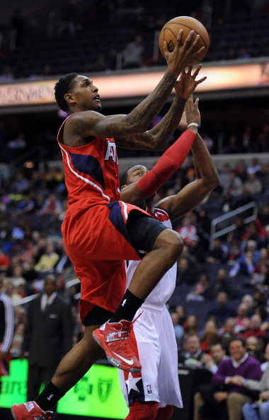 Dave:湖人内部曾就马威交易风险展开激烈讨论,交易为满足东契奇.