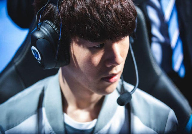 有着近乎苛 有着近乎苛