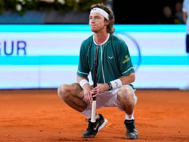 赛中展现出 赛中展现出