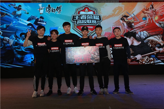 巴萨最高!阿斯:孔德赛季出场时间3541分钟,一人超11个队友之和.