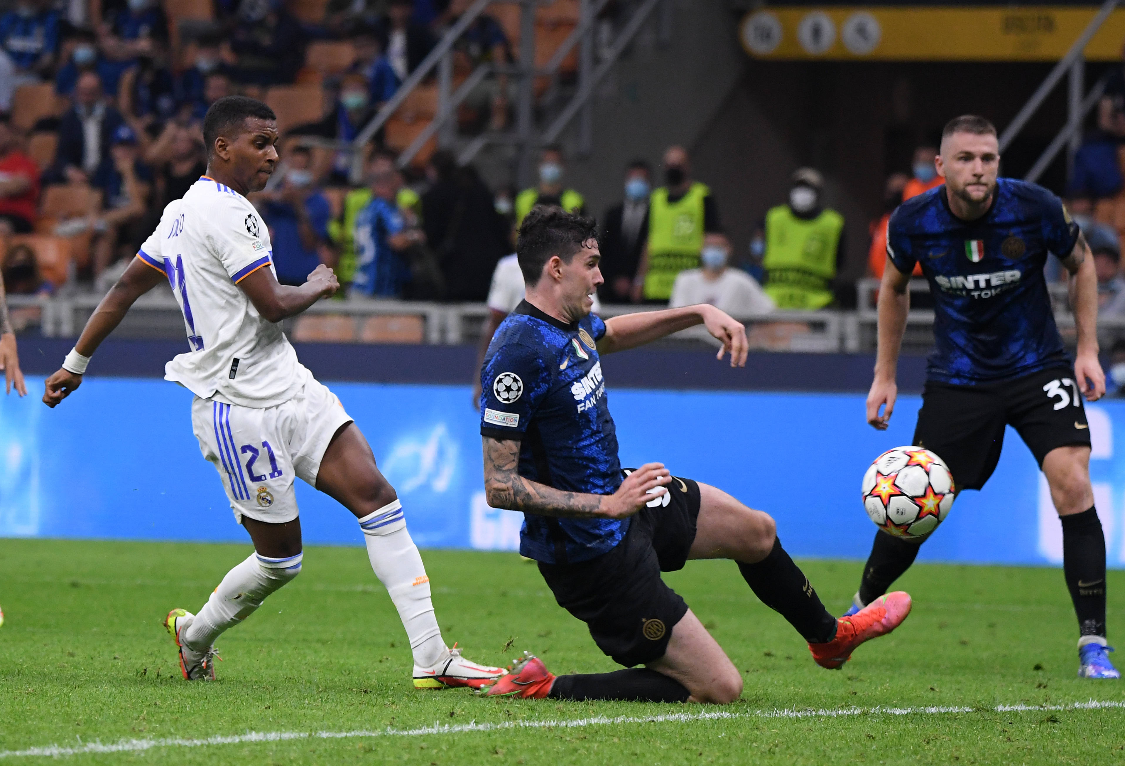 既呼应了浓 既呼应了浓